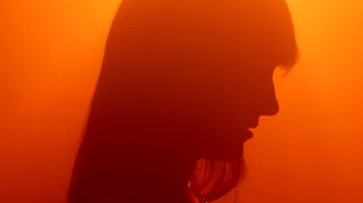 "Σαν Ήλιος" από τη Χριστίνα Ψύχα που έρχεται να συμπληρώσει ένα ακόμη κομμάτι του δημιουργικού της παζλ