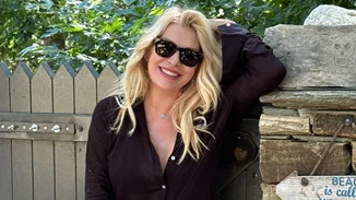 Made in Greece | Η Ελένη Μενεγάκη με το ιδανικό εμπριμέ μπικίνι για γυναίκες με μεγάλο στήθος