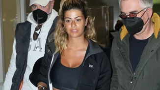 Survivor - Πελαγία Καζολέα | Επέστρεψε στην Ελλάδα και ο σύντροφός της την υποδέχθηκε στο αεροδρόμιο