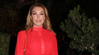 Τατιάνα Στεφανίδου | Με μάξι λευκό φόρεμα στο πλευρό του Νίκου Ευαγγελάτου - "Είναι το ωραιότερο ρούχο που έχω βάλει ποτέ"