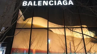 Ο Demna Gvasalia ταξιδεύει στον κόσμο στη συλλογή pre-fall 2021 του Balenciaga