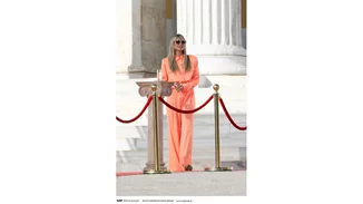 Heidi Klum | Ποζάρει με φόντο την ελληνική σημαία