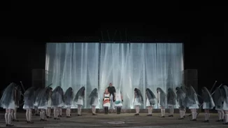 "Ικέτιδες"| Συνεχίζει ακάθεκτη η παράσταση σε σκηνοθεσία της Μαριάννας Κάλμπαρη μετά το sold out της Επιδαύρου