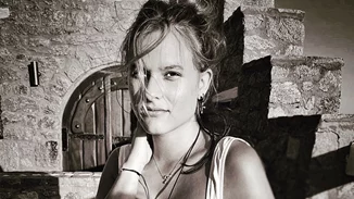 Καστανόξανθη με βελούδινη επιδερμίδα η Σοφία Κόκκαλη | Αυτή είναι η 23χρονη κόρη του Πέτρου Κόκκαλη