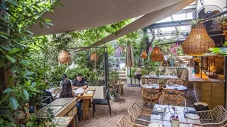 Γιατί όλοι λατρεύουν αυτή την αυλή στο Γαλάτσι