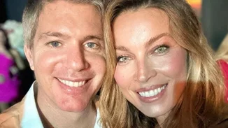 Μαριέττα Χρουσαλά | Το δημόσιο φιλί στον Λέοντα Πατίτσα