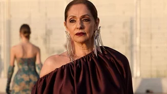 Η Βίκυ Κουλιανού εντυπωσιάζει με το απόλυτο crochet φόρεμα για τη θάλασσα