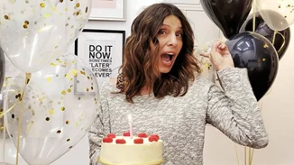 Γενέθλια για την Πόπη Τσαπανίδου | Η εντυπωσιακή τούρτα και η ηλικία της