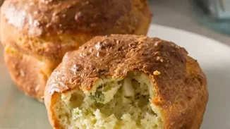 Η πιο γευστική συνταγή για αλμυρά muffins με ανθότυρο και βρώμη