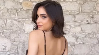 Η Αντιγόνη Νεοφύτου με το viral lip oil που λατρεύει και η Gen Z