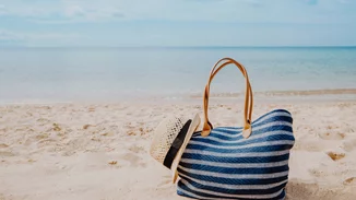 Οι 16 πιο στιλάτες τσάντες που μπορείς να κρατήσεις στην παραλία