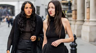 Αυτό το μαύρο midi φόρεμα είναι το πιο κομψό staple που χρειάζεσαι στη συλλογή σου