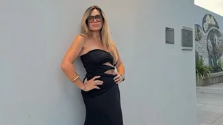 Χωρίς τύψεις στην κουζίνα η Ελένη Πετρουλάκη | Η "μαμαδίστικη" καρμπονάρα που ετοίμασε