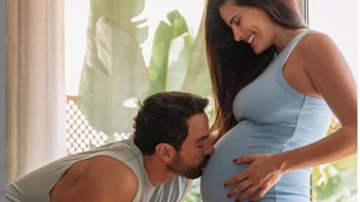 Χριστίνα Μπόμπα | Με crop top και τζιν σορτσάκι ποζάρει στο σπίτι της η νέα μαμά