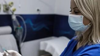 Νέα εμβόλια κορονοϊού | Πώς πρέπει να διαλέξουμε ανάλογα με το πότε νοσήσαμε - Ποιοι εμβολιάζονται πρώτοι