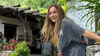 Η Δέσποινα Βανδή στην πιο ζεστή αγκαλιά | "Το μωρό μου"