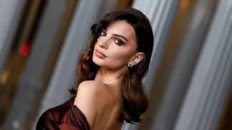 Ερωτευμένη με ελληνικής καταγωγής σκηνοθέτη, η Emily Ratajkowski