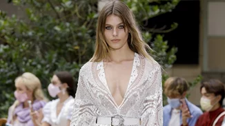 10 καλοκαιρινά looks που είναι ιδανικά για τα beach parties του Σαββατοκύριακου