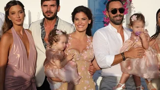 Χριστίνα Μπόμπα - Σάκης Τανιμανίδης | Όλες οι celebrity εμφανίσεις στη βάπτιση των δίδυμων κορών τους
