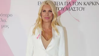 Ελένη Μενεγάκη | Σου δείχνει τι να φορέσεις εάν πρόκειται να γίνεις κουμπάρα σε γάμο ή βάφτιση