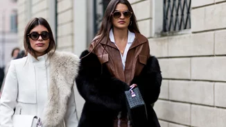 "The hug test" | Πώς θα καταλάβεις εάν το παλτό είναι πολύ μεγάλο ή μικρό για τη σιλουέτα σου