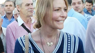 Τζένη Μπαλατσινού | Με maxi κίτρινο φόρεμα στην Πάτμο