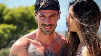 Άκης Πετρετζίκης - Κωνσταντίνα Παπαμιχαήλ | Η βάφτιση της κόρης τους και το ιδιαίτερο όνομα που της έδωσαν (φωτό)