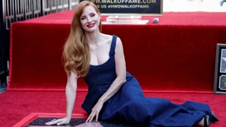 Jessica Chastain | Το συγκινητικό "ευχαριστώ" κατά την αποκάλυψη του αστεριού της στη Λεωφόρο της Δόξας