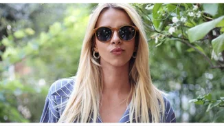 Η Τζένη Μελιτά με φλογερό κόκκινο στην πρεμιέρα του "Πρωίαν Σε Είδον"