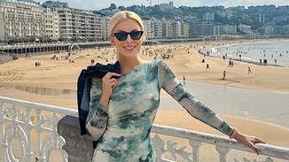 Η Κατερίνα Καινούργιου με το φόρεμα από την Pink Woman που θα φορέσεις από το πρωί έως το βράδυ