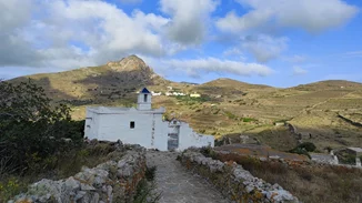 Στον περιπατητικό τουρισμό και τις εναλλακτικές μορφές τουρισμού ποντάρει η Τήνος για να επιμηκύνει την τουριστική της περίοδο