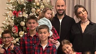 Οικογένεια Σπανούλη | Υποδέχτηκαν τη νέα χρονιά με ασορτί σύνολα