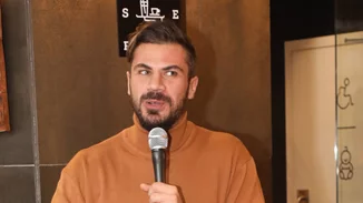 Άκης Πετρετζίκης | Αυτή είναι η εγκυμονούσα σύντροφός του (vid)