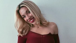 Αγνώριστη η Γαρυφαλλιά Καληφώνη στα 19 της | Η φωτογραφία από το παρελθόν της