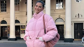 Η Χριστίνα Μπόμπα αποχαιρετάει τον Νοέμβριο με το πιο τρυφερό βίντεο με τις δίδυμες