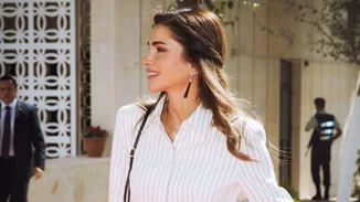 Πώς θα φορέσεις το λευκό πουκάμισο κομψά όπως η βασίλισσα Ράνια