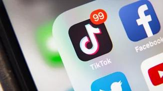 Viral στο TikTok η εγκατάσταση "Can't Help Myself"