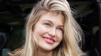 Η Κλέλια Ανδριολάτου με soap nails, την πιο πολυτελή τάση νυχιών της χρονιάς