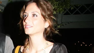 Η Σοφία Καρβέλα στο μποστάνι | Οικογενειακώς στην Αντίπαρο