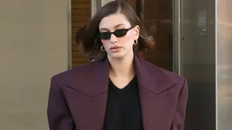 Τέλος τα καστανά μαλλιά για την Hailey Bieber | Η αλλαγή στην εμφάνισή της ένα μήνα μετά τη γέννηση του γιου της