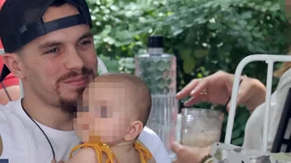 Ο Λευτέρης Πετρούνιας είναι ένας τρυφερός μπαμπάς - Η φωτογραφία αγκαλιά με τις κόρες του