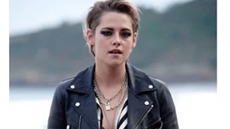 Kristen Stewart | Είναι ολόιδια η Diana στη νέα ταινία όπου την υποδύεται