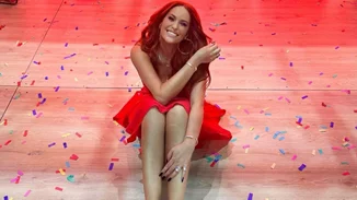 Η Σίσσυ Χρηστίδου ανανεωμένη στην πρεμιέρα του "Χαμογέλα και πάλι"