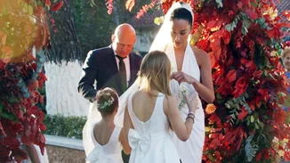 Παύλος Βαρδινογιάννης - Κατερίνα Μπιρμπίλη | Η κομψή μπομπονιέρα, το art de la table και η 3όροφη τούρτα στη δεξιωση του γάμου τους