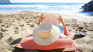 Τα βιβλία του καλοκαιριού | Όσα θα διαβάσουμε στις διακοπές και όχι μόνο