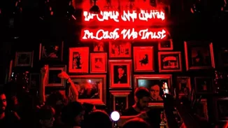 Τα μπαρ του Πειραιά | Και του λιμανιού και του σαλονιού