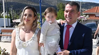 Η κόρη του Πύρρου Δήμα και της Αφροδίτης Σκαφίδα είναι ό,τι πιο cute θα δεις σήμερα | Η ανάρτηση της μαμάς της από την παραλία