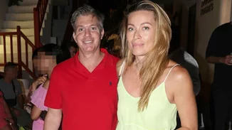 Μαριέττα Χρουσαλά & Λέων Πατίτσας | Εξόρμηση σε πλαζ της Μυκόνου με την κουμπάρα τους, Καλομοίρα