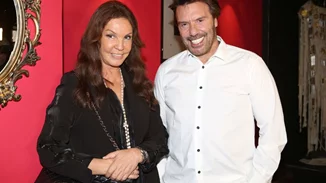 26 χρόνια μετά το "Σημάδι του Έρωτα"| H Βάνα Μπάρμπα και ο Στράτος Τζώρτζογλου ποζάρουν μαζί