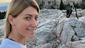 Chic και καλοκαιρινή στη Μυτιλήνη η Σία Κοσιώνη | Στο χωριό της Αγιασού με τον γιο της